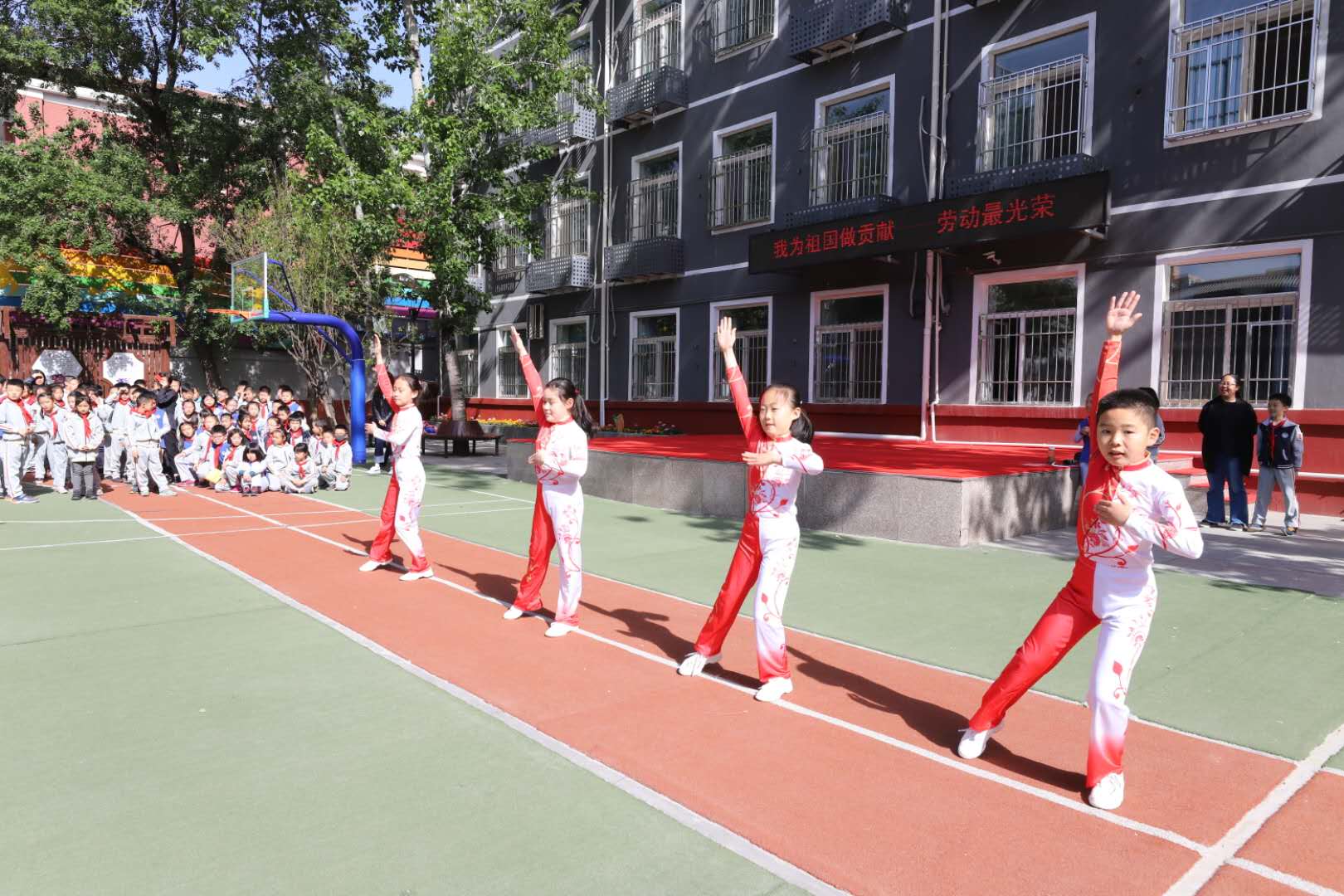 四年级排舞表演