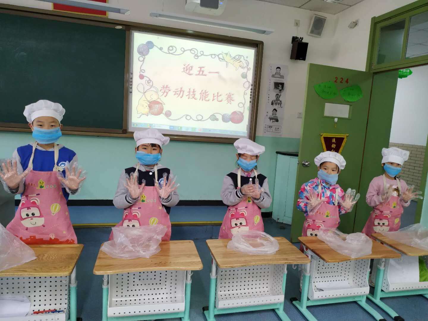 一年级午餐四戴